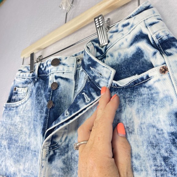 TOPSHOP Womens 30 Tall Stone Acid Wash Denim High Rise Button Fly Shorts Y2K - Picture 2 of 9